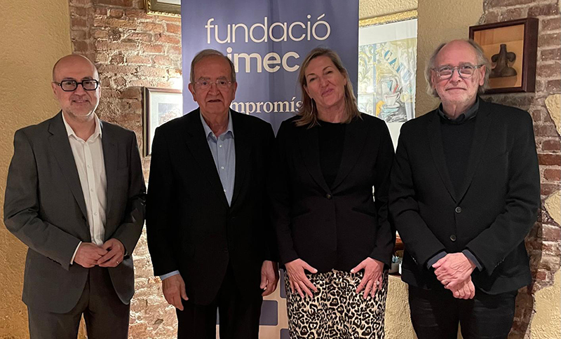 El jurado se reúne y delibera para decidir el premiado en la segunda oportunidad