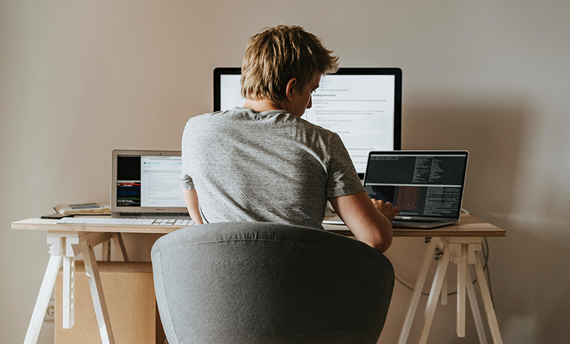 Teletreball: les empreses no estan obligades, en general, a facilitar una cadira ergonòmica