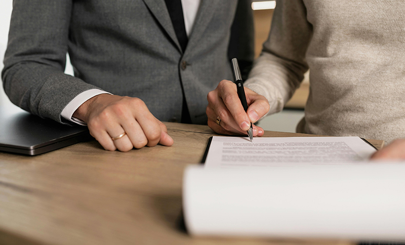 Validesa de les clàusules d’exclusivitat i dels pactes de no competència en els contractes mercantils